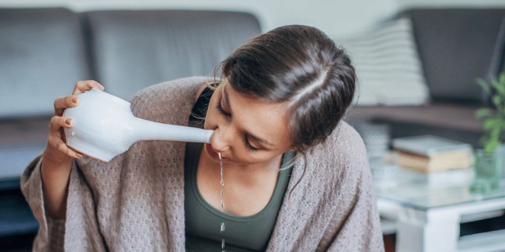 Benefici e pratica della neti lota nell’igiene yogica: Guida completa all’utilizzo per la pulizia del naso